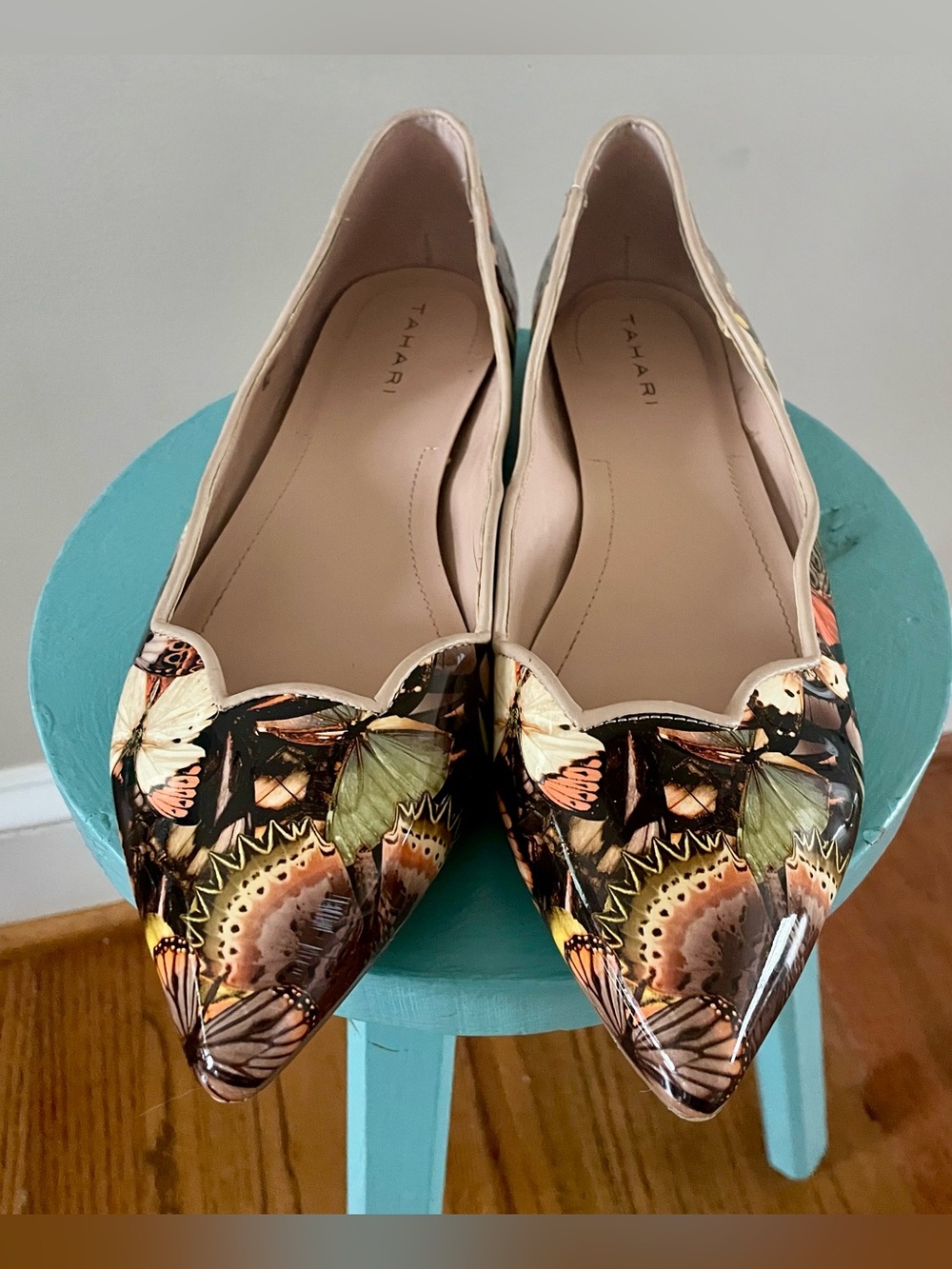 Tahari Emmy Butterfly Print Flats Women’s Size 8 - Picture 3 of 8